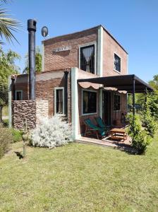 a brick house with a porch with a patio at Hanuja Payé in General Belgrano