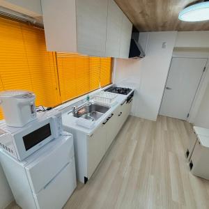 Kuchyň nebo kuchyňský kout v ubytování Neighbor's Hotel 十日市