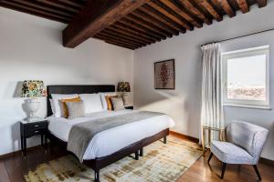 Postel nebo postele na pokoji v ubytování Villa Florentine + 37 fotografií