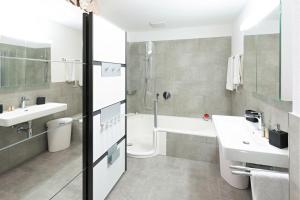 Koupelna v ubytování Exklusive 2,5 Zimmer Wohnung + 17 fotografií