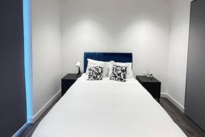 2bed on Elizabeth line-5mins to Excel Custom House 객실 침대