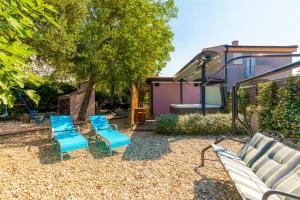 O grădină în afara Vacation House-Jacuzzi Garden Selce