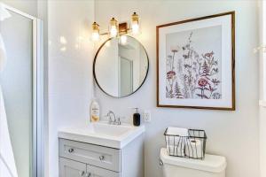 a bathroom with a sink and a mirror at King Bed 5BD Fully Equipped Kitchen Board Games in Ogden