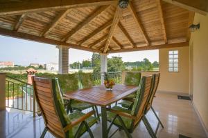 a dining room with a wooden table and chairs at Villa Cera Dignano in Vodnjan