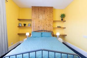 Katil atau katil-katil dalam bilik di Barking Road Comfy House