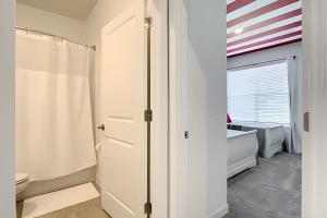 Postel nebo postele na pokoji v ubytování Resort style villa close to Disney and other parks