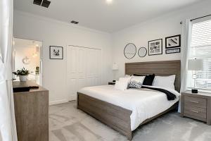 Postel nebo postele na pokoji v ubytování Resort style villa close to Disney and other parks