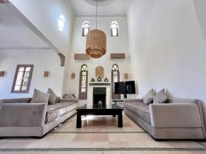 Posezení v ubytování Villa 1 by Majestic Properties