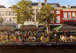 a group of people sitting in chairs on a boat at RESIDENCE LEEUWARDEN in Leeuwarden