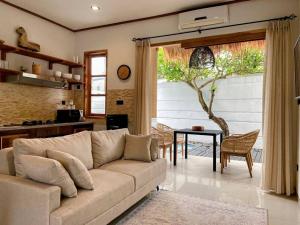 Ruang duduk di H3 Pererenan -- location very close to the beach
