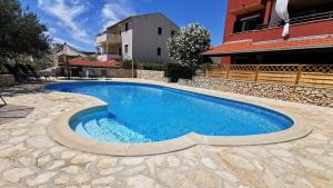 Πισίνα στο ή κοντά στο Luxurious 2 bedroom apartment with terrace and pool +8 φωτογραφίες