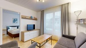 TV a/nebo společenská místnost v ubytování Apartmenthaus Binzer Sterne Haus 1
