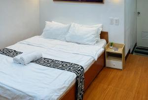En eller flere senge i et værelse på Stay Inn Station 1 Boracay by RedDoorz