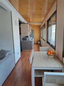 a living room with a table and a kitchen at Apartamento Fiesta Sol in Benidorm