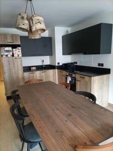 Kuchyň nebo kuchyňský kout v ubytování A cosy nest at the foot of the slopes