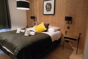 Postel nebo postele na pokoji v ubytování A cosy nest at the foot of the slopes