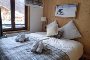 Postel nebo postele na pokoji v ubytování A cosy nest at the foot of the slopes