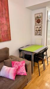 a living room with a table and a couch at Rincón Estelles in Estella