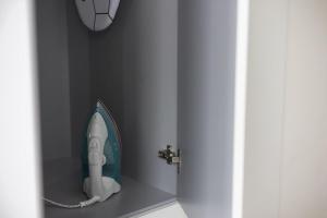 Imagine din galeria proprietății Urban Oasis with Queen Bed and View BE-24 în Zürich