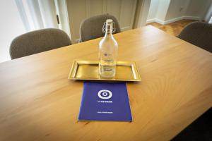 a bottle on a tray on top of a table at Blue Peacock in Faro