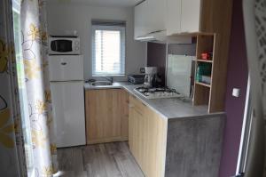 Kuchyň nebo kuchyňský kout v ubytování Riva Bella chez Caraphou