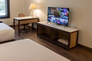 a room with a desk with a flat screen tv at Hotel Turotel Morelia in Morelia