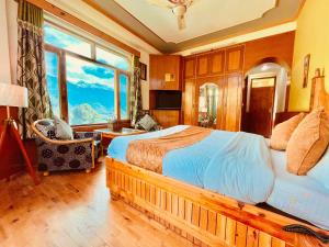 a bedroom with a large bed and a large window at Woods Villa Cottage, Manali in Manāli