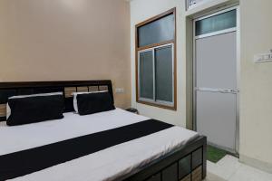 a bedroom with a large bed and a window at OYO Shine Hotel in Lucknow