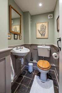 a bathroom with a toilet and a sink at Stable Cottage in Teffont Magna