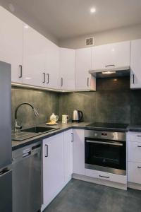 Kuchyňa alebo kuchynka v ubytovaní Apartament Pod 13