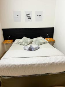 A bed or beds in a room at Hiraya Apart