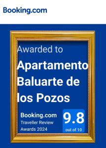 Apartamento Baluarte de los Pozos في قصرش: لافتة مؤطرة لشركة الطيران الأرجنتيني لاس بوجاس