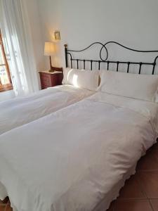 A bed or beds in a room at Casa rural Villa Manuela