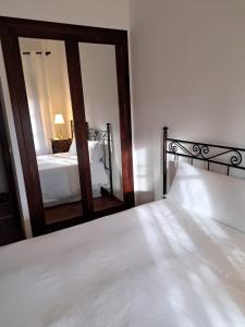 A bed or beds in a room at Casa rural Villa Manuela
