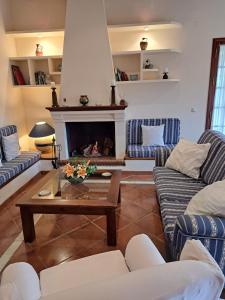 A seating area at Casa rural Villa Manuela