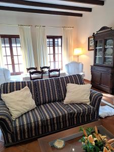 A seating area at Casa rural Villa Manuela