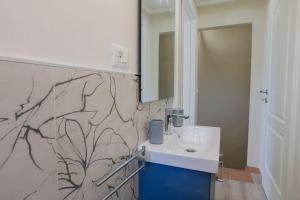 a bathroom with a sink and a mirror at [*ViLLA GiUSTi LiBERTY HOME*] SPA BBQ Wifi Parking in Lucca +30 photos