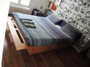 Кровать или кровати в номере Stylish Flat with Balcony Facing South