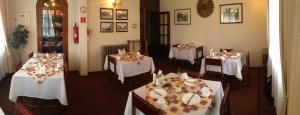 Restoran või mõni muu söögikoht majutusasutuses Hotel Mercurio
