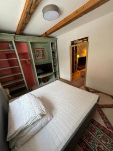 Postel nebo postele na pokoji v ubytování Fürstliches Appartement in Reith bei Kitzbühel