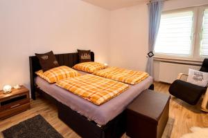 Postel nebo postele na pokoji v ubytování Ferienwohnung Haus Waldblick