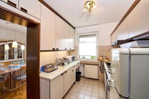Kuchyň nebo kuchyňský kout v ubytování Ferienwohnung Haus Waldblick