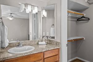 Tucson The Greens! 3br APT w/ Pool & Spa的一间浴室