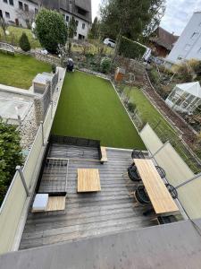 Ein Garten an der Unterkunft Exclusive Unterkunft in 15min bis Hallenstadion - Zürich City - Flughafen ZH