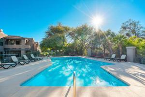 Tucson The Greens! 3br APT w/ Pool & Spa内部或周边的泳池