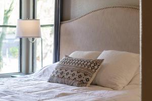 Tucson The Greens! 3br APT w/ Pool & Spa客房内的一张或多张床位