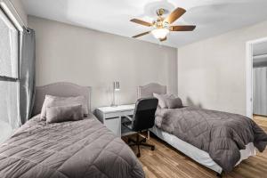 Tucson The Greens! 3br APT w/ Pool & Spa客房内的一张或多张床位