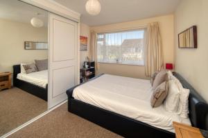 a bedroom with a bed and a mirror at Henry's Guesthouse in Bath