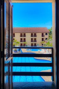 Utsikt mot bassenget på Água Doce Praia Hotel eller i nærheten