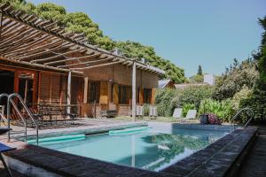 een zwembad voor een huis bij Los Troncos TownHomes in Cordoba